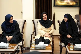 گزارش تصویری دیدار جمعی از پرستاران با دکتر ولایتی به مناسبت روز پرستار