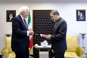 دیدار رئیس موسسه علمی پژوهشی سیپری سوئد با ولایتی/عکس