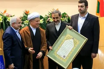 مراسم معارفه ولایتی به عنوان رئیس مرکز تحقیقات استراتژیک برگزار شد