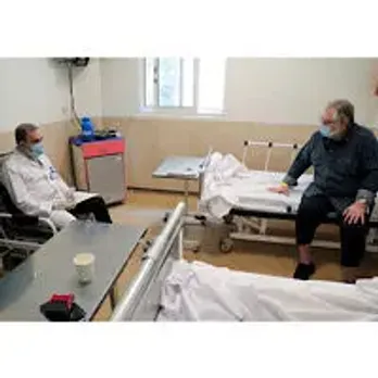 عيادت دکتر ولایتی و بررسی روند درمانی دکتر نادر طالب زاده