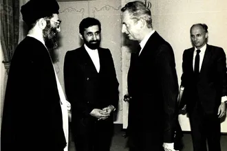 تصاویری از دکتر علی اکبر ولایتی در کنار رهبر شهید انقلاب دوران ریاست جمهوری