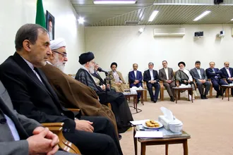 تصاویری از دکتر علی اکبر ولایتی در کنار رهبر شهید انقلاب دوران رهبری