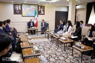 دیدار جمعی از اساتید و دانشجویان دانشگاه پکن با دکتر ولایتی