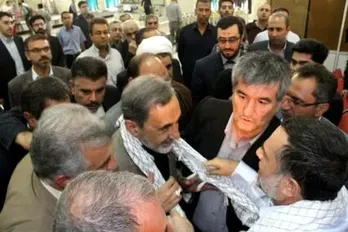 ورود دکتر ولایتی به اهواز با استقبال مردم و مسئولان