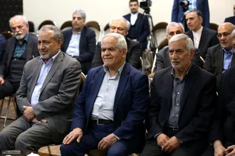 دیدار پیشکسوتان وزارت امور خارجه با دکتر ولایتی در تاریخ هفدهم فروردین ۱۴۰۴